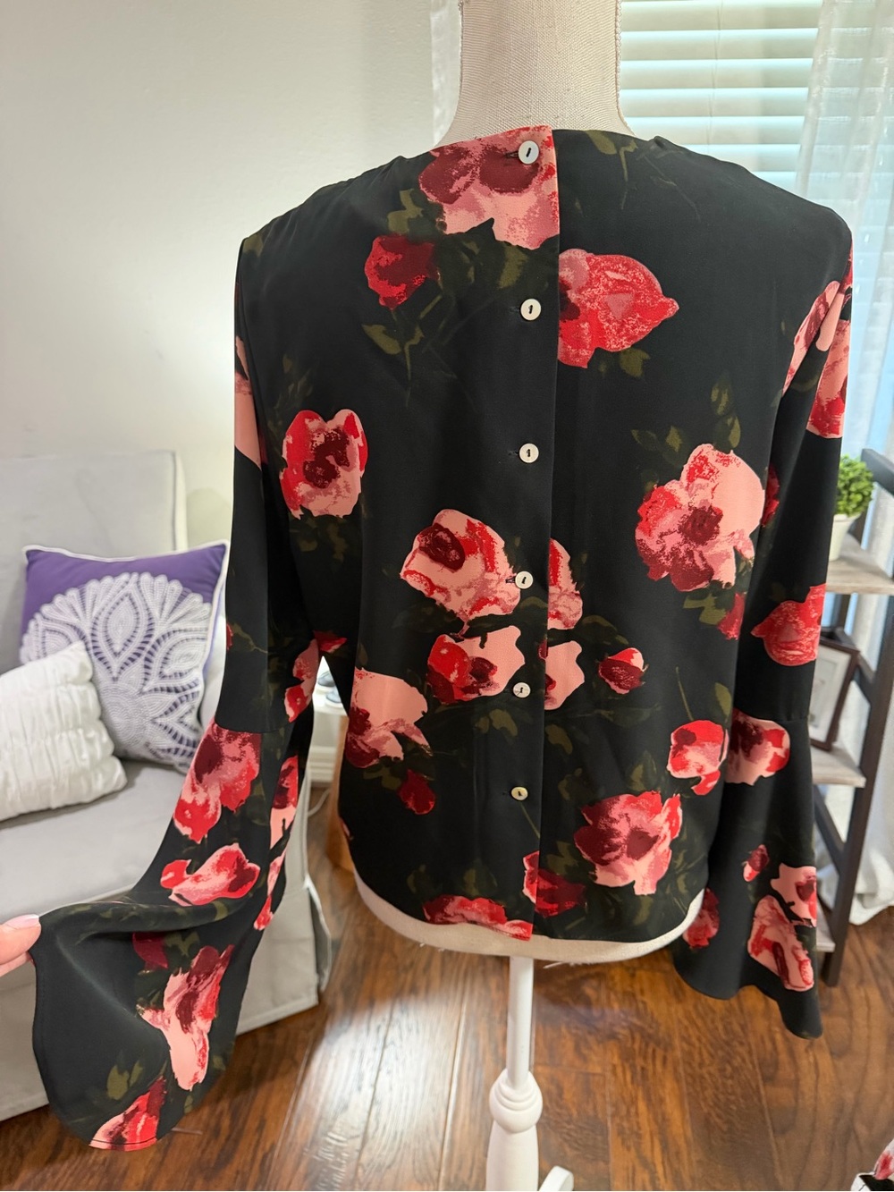 Carmen Marc Valvo Black Blouse with Red & Pink Floral Print - Picture 5 of 8